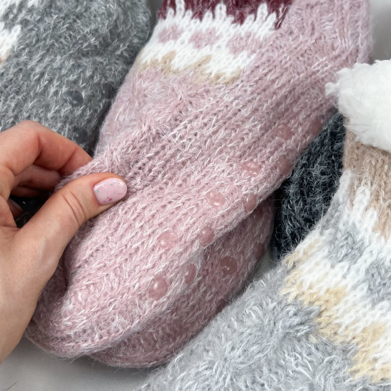 Жіночі теплі короткі шкарпетки на хутрі з тормозками Сірий