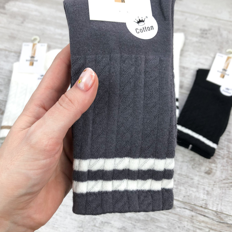 Високі жіночі бавовняні шкарпетки зі смужками на манжеті Корона Чорний