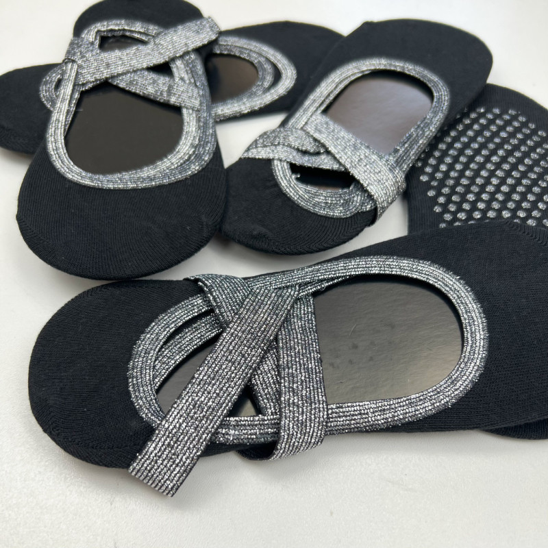 Шкарпетки для йоги та фітнесу жіночі нековзаючі (чорний)