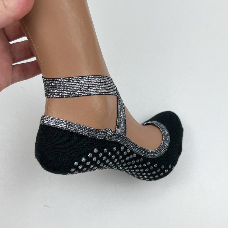 Шкарпетки для йоги та фітнесу жіночі нековзаючі (чорний)