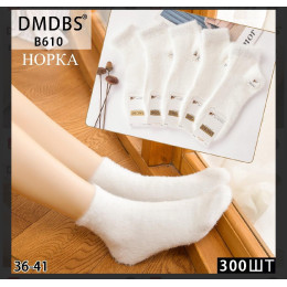 Короткі жіночі білі шкарпетки із вовни норки DMDBS