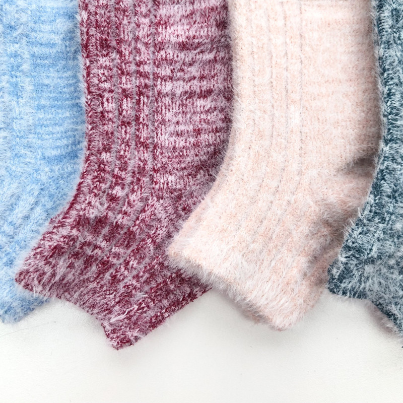 Короткі жіночі пухнасті шкарпетки з вовни норки Золото