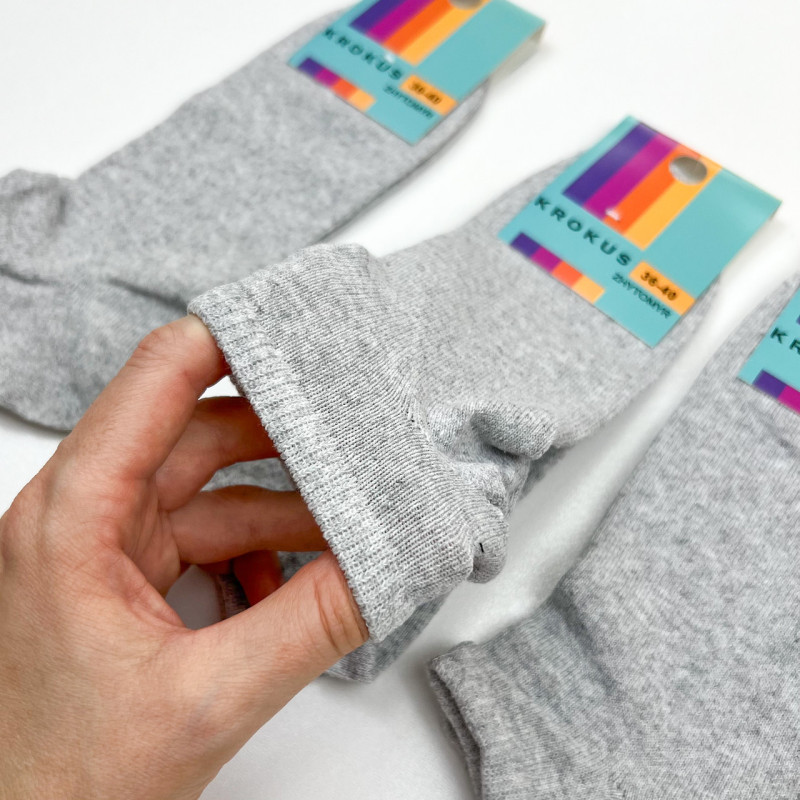 Жіночі короткі шкарпетки бавовна світло-сірого кольору Krokus